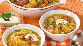 Steckrüben-Lauch-Eintopf mit Mettenden Rezept - Foto: LECKER @ Bauer Media Group