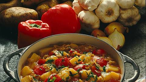 Steckrüben-Topf mit Paprika Rezept - Foto: House of Food / Bauer Food Experts KG
