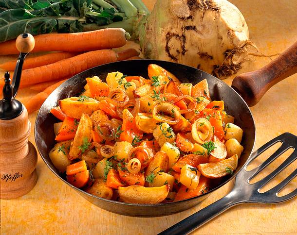 Steckrüben-Möhrenpfanne mit Röstkartoffeln Rezept Steckrüben-Möhrenpfanne mit Röstkartoffeln Rezept