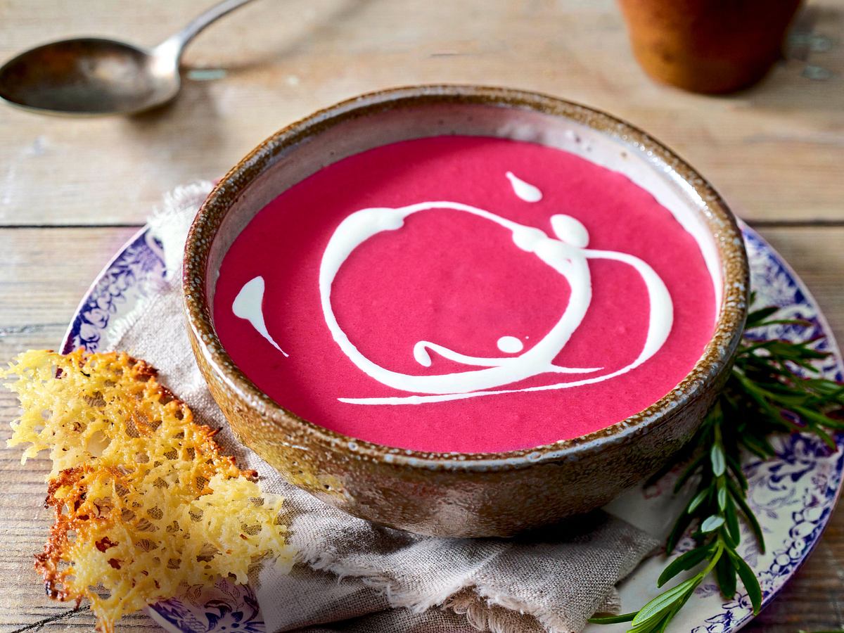 Steckrüben-Rote-Bete-Suppe mit Pastinake Rezept