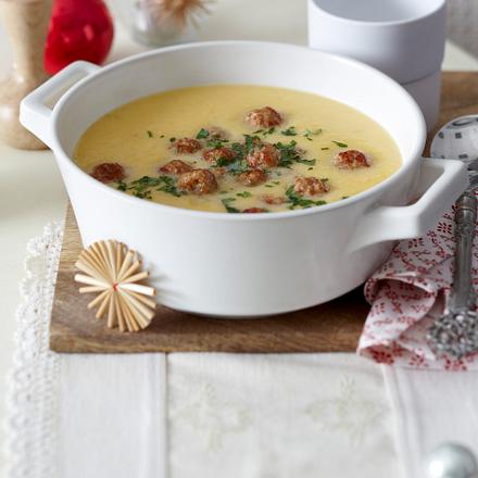 Steckrübencremesuppe mit Mettklößchen Rezept Steckrübencremesuppe mit Mettklößchen Rezept