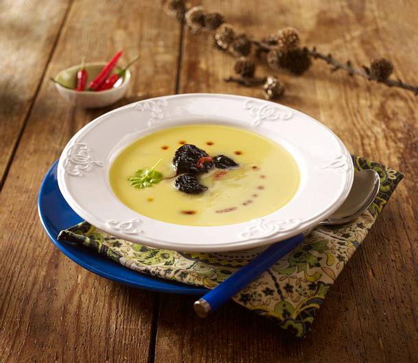 Steckrübensuppe mit Chili-Pflaumen Rezept Steckrübensuppe mit Chili-Pflaumen Rezept
