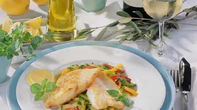 Steinbuttfilet im Gemüsebett Rezept - Foto: LECKER @ Bauer Media Group
