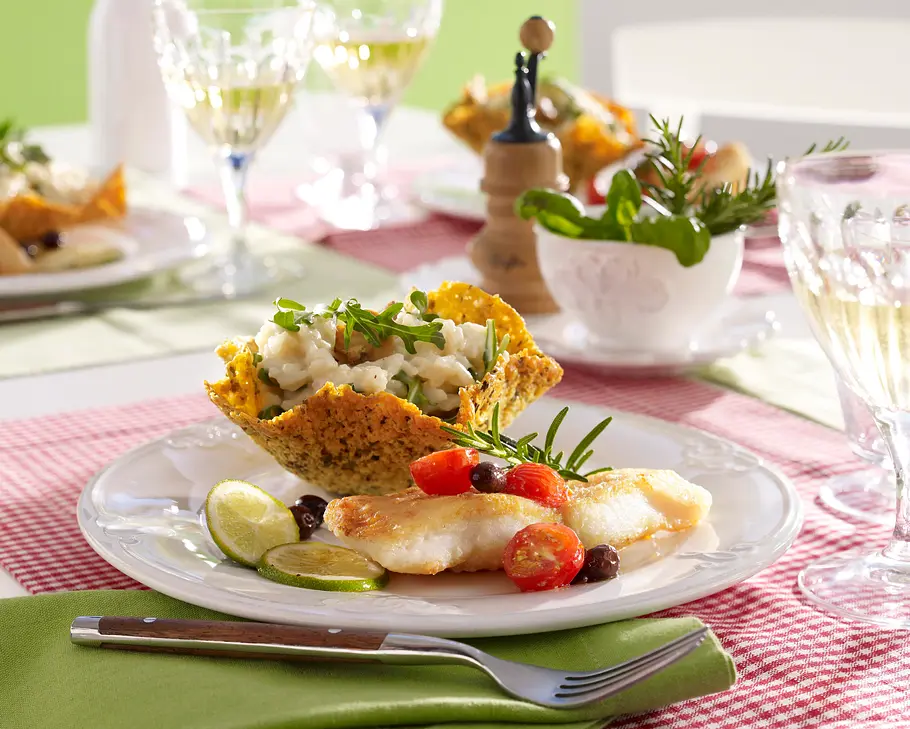 Steinbuttfilet mit Pilzrisotto im Parmesankörbchen Rezept Steinbuttfilet mit Pilzrisotto im Parmesankörbchen Rezept