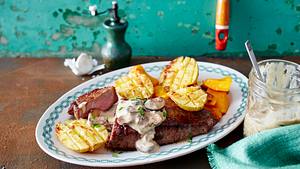 Steinpilzsoße zu Rumpsteak & Kartoffeln Rezept - Foto: House of Food / Bauer Food Experts KG