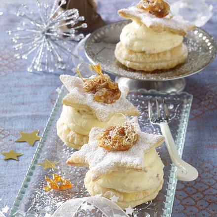 Sternen-Törtchen mit Vanille-Walnuss-Creme Rezept Sternen-Törtchen mit Vanille-Walnuss-Creme Rezept