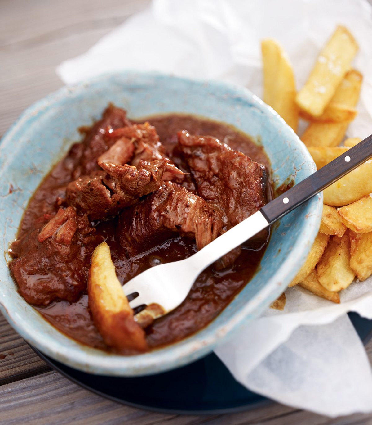 Stoofvlees mit Pommes frites (Rindergulasch auf belgische Art) Rezept