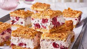 Stracciatella-Kirsch-Bienenstich Rezept - Foto: House of Food / Bauer Food Experts KG