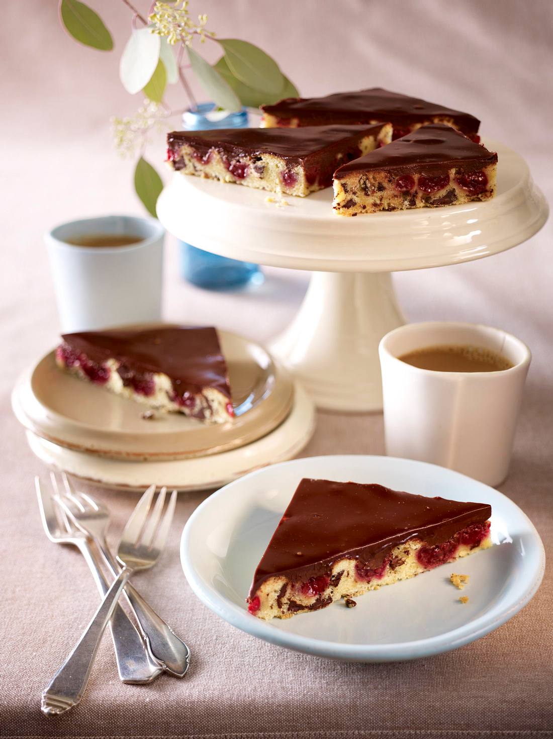 Stracciatella-Kirsch-Kuchen Rezept | LECKER Stracciatella-Kirsch-Kuchen Rezept | LECKER