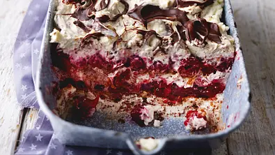 Stracciatella-Kirsch-Lasagne Rezept - Foto: LECKER @ Bauer Media Group