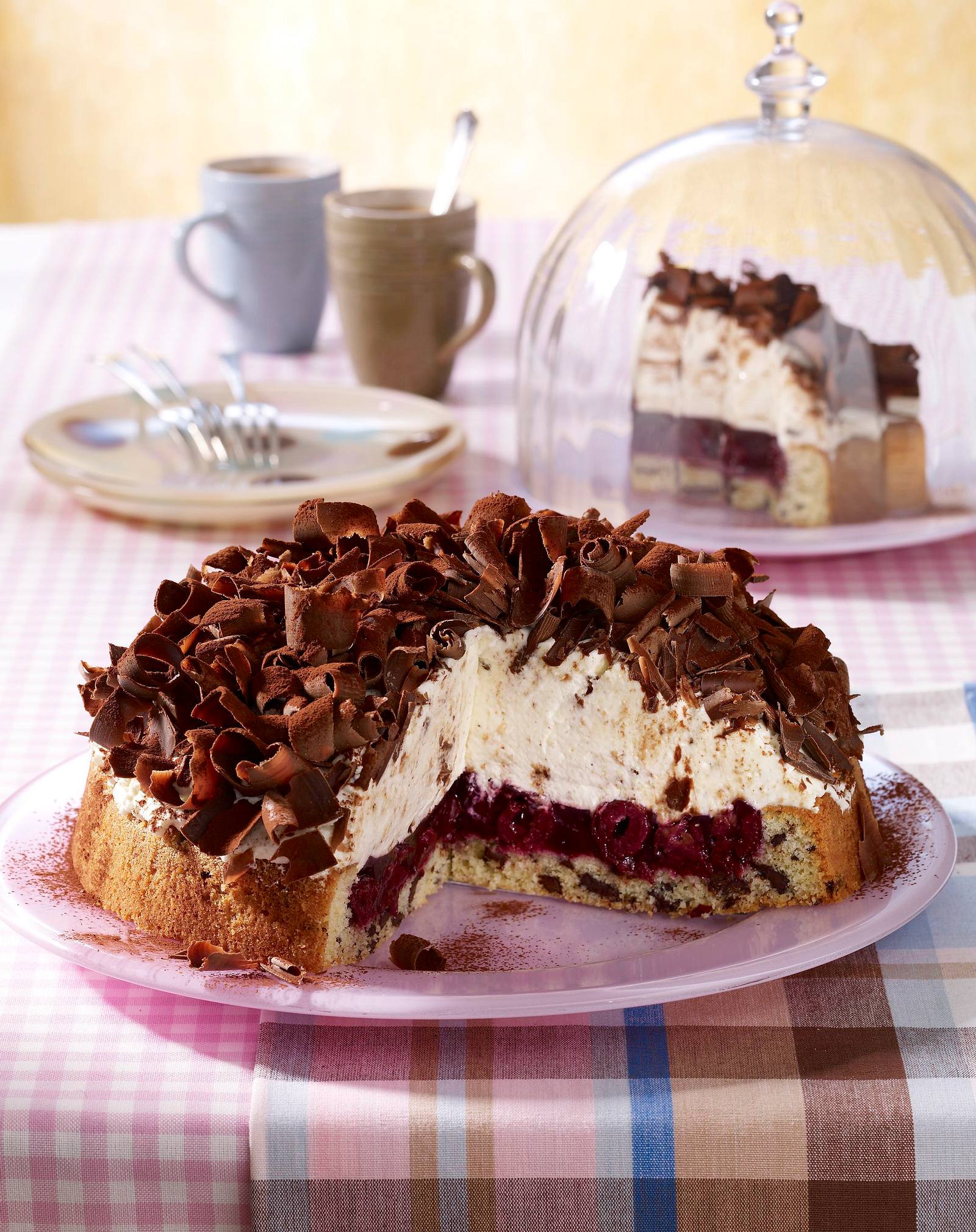 Stracciatella-Kirsch-Torte Rezept | LECKER