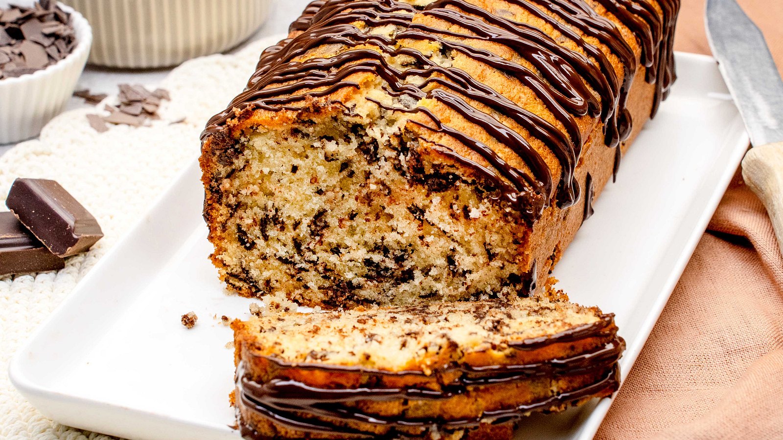 Stracciatella-Kuchen - saftig und schokoladig Rezept | LECKER