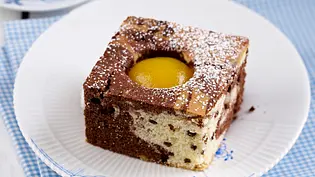 Stracciatella-Marmorkuchen mit Aprikosen Rezept - Foto: LECKER @ Bauer Media Group Stracciatella-Marmorkuchen mit Aprikosen Rezept - Foto: LECKER @ Bauer Media Group
