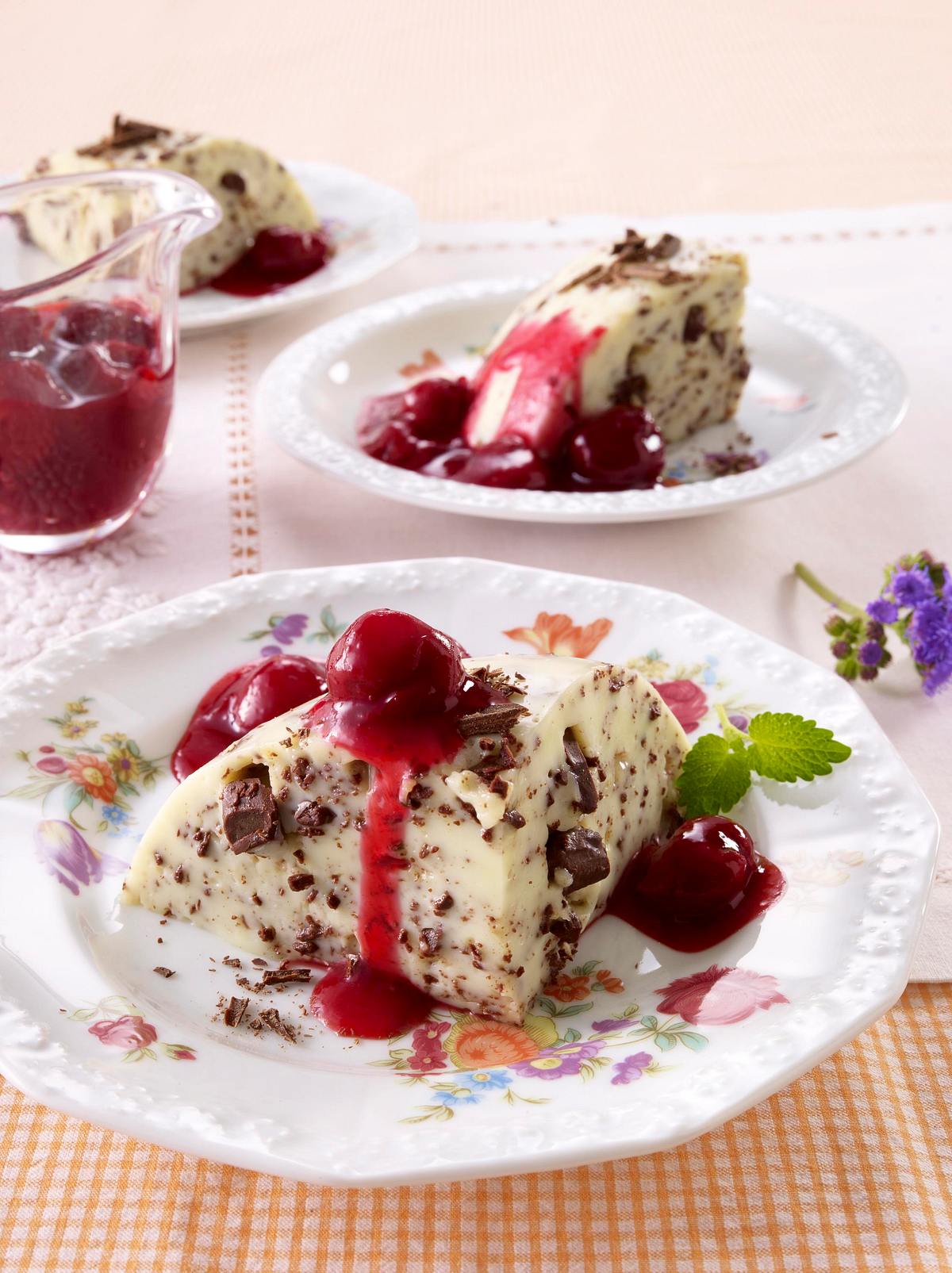 Stracciatella-Panna-Cotta mit Kirschsoße Rezept