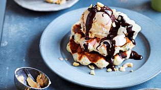 Stracciatella-Waffeln alla Banana-Split Rezept - Foto: LECKER @ Bauer Media Group