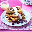 Stracciatella-Waffeln mit Kirschgelee und Vanillesoße Rezept - Foto: House of Food / Bauer Food Experts KG