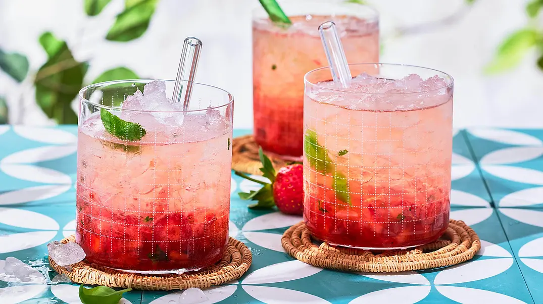 Strawberry Basil Mojito Rezept - Foto: LECKER @ Bauer Media Group Strawberry Basil Mojito Rezept - Foto: LECKER @ Bauer Media Group