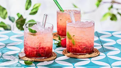 Drei Gläser Strawberry Basil Mojito - Foto: LECKER @ Bauer Media Group