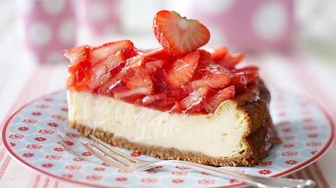 strawberry-cheesecake-erdbeer-kasekuchen-rezept - Foto: House of Food / Bauer Food Experts KG