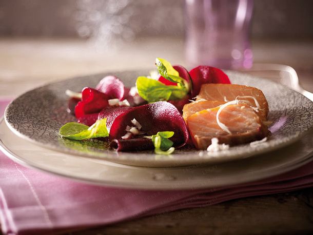 Stremellachs auf Rote-Bete-Salat Rezept Stremellachs auf Rote-Bete-Salat Rezept