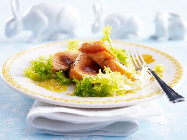 Ostermenü - Vorspeise: Stremellachs auf Friséesalat Rezept Ostermenü - Vorspeise: Stremellachs auf Friséesalat Rezept