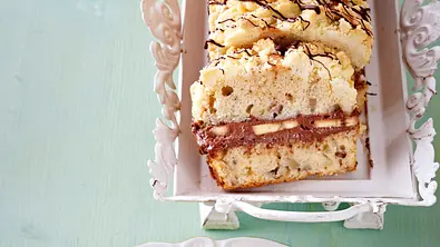 Streusel-Bananen-Kastenkuchen mit Schokoladensahne Rezept - Foto: LECKER @ Bauer Media Group