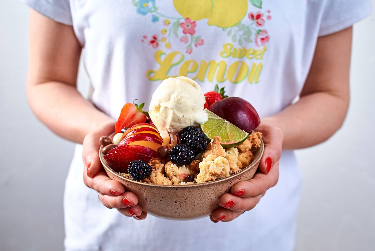 Streusel-Bowl mit Früchte-Allerlei Rezept