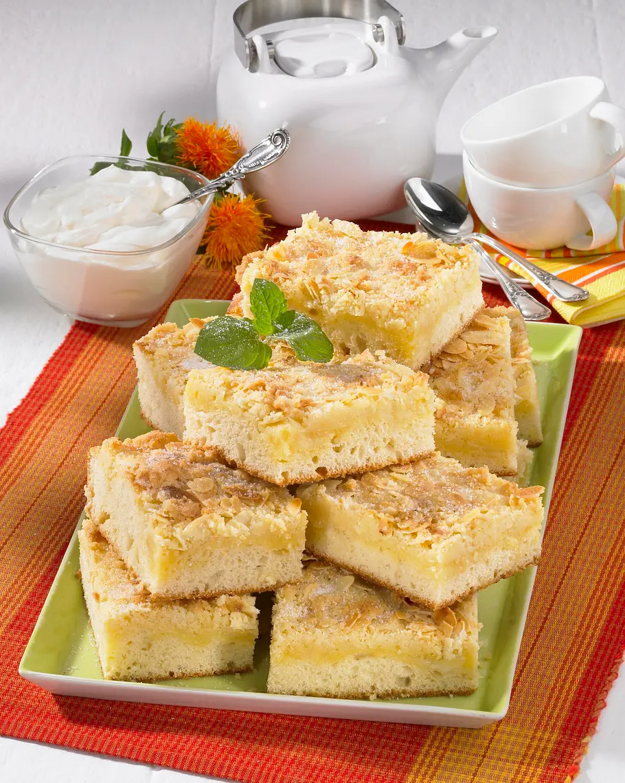 Streusel-Butterkuchen mit Mandeln Rezept Streusel-Butterkuchen mit Mandeln Rezept