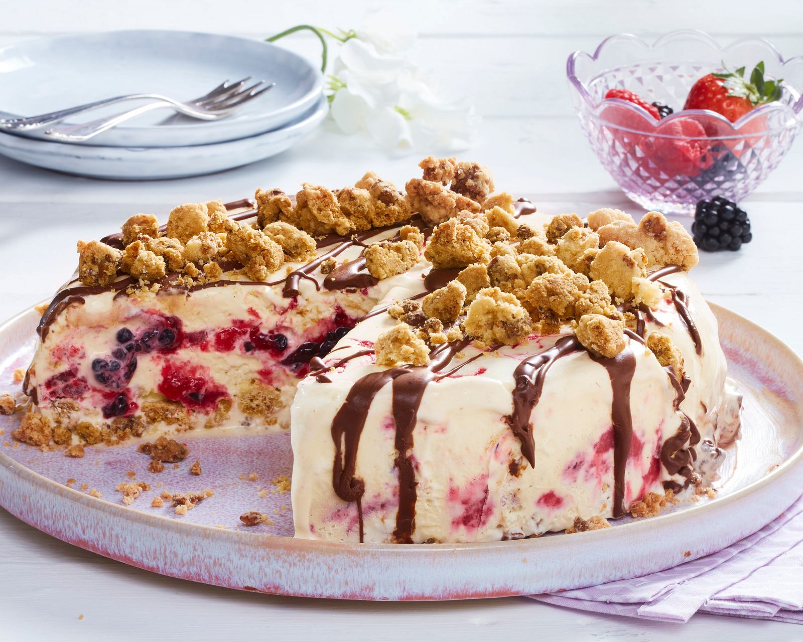 Streusel-Eistorte Mit Beeren Rezept | LECKER