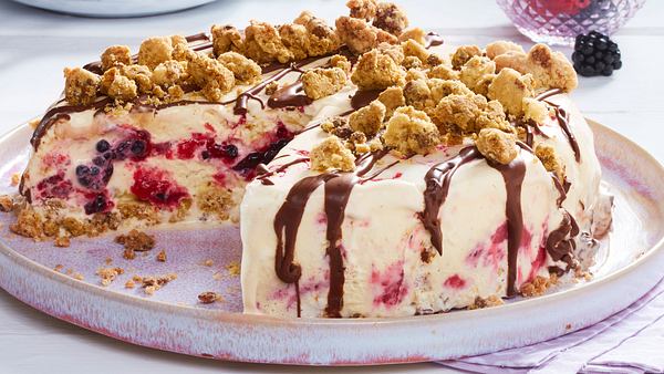 Streusel-Eistorte mit Beeren Rezept - Foto: House of Food / Bauer Food Experts KG