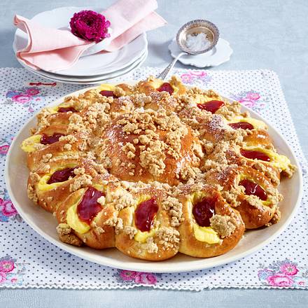 Streuselblume mit Hagebuttenkonfitüre Rezept