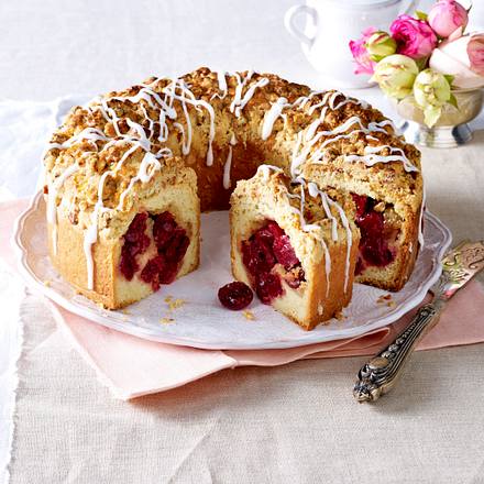 Streuselkranz mit Kirschen und Marzipan Rezept