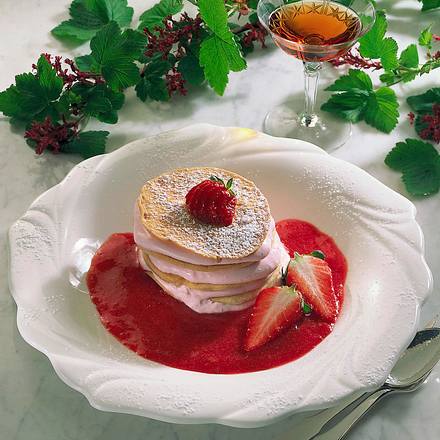 Strudel-Erdbeertörtchen Rezept