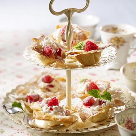 Strudelbecher mit Mascarponecreme und Himbeeren Rezept Strudelbecher mit Mascarponecreme und Himbeeren Rezept