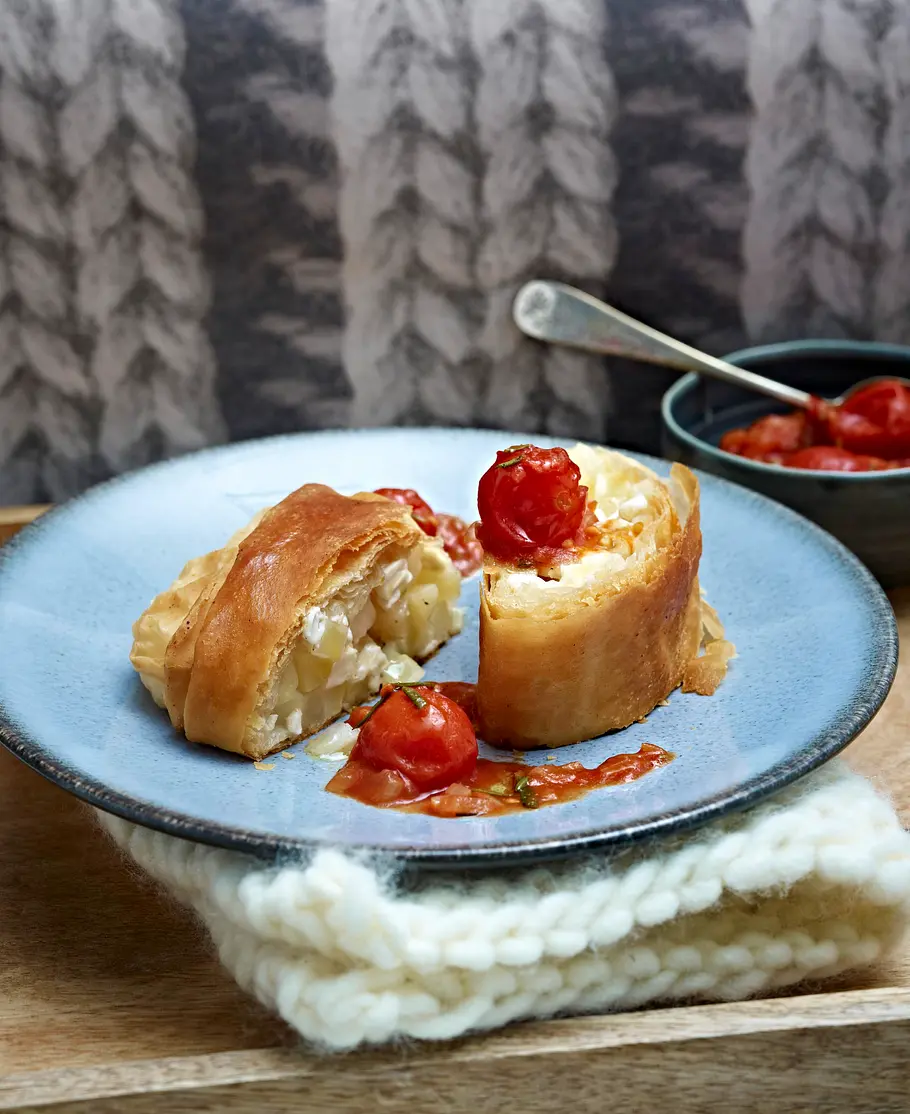 Strudelteigrolle mit Kartoffel-Feta-Füllung Rezept