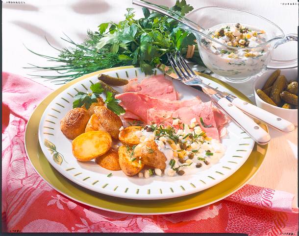 Sülze mit neuen Kartoffeln und Kräutersoße Rezept Sülze mit neuen Kartoffeln und Kräutersoße Rezept