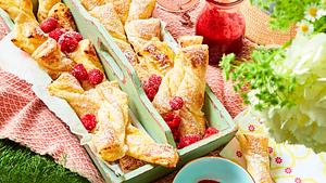 Süße Pudding-Pommes mit Himbeersoße Rezept - Foto: House of Food / Bauer Food Experts KG