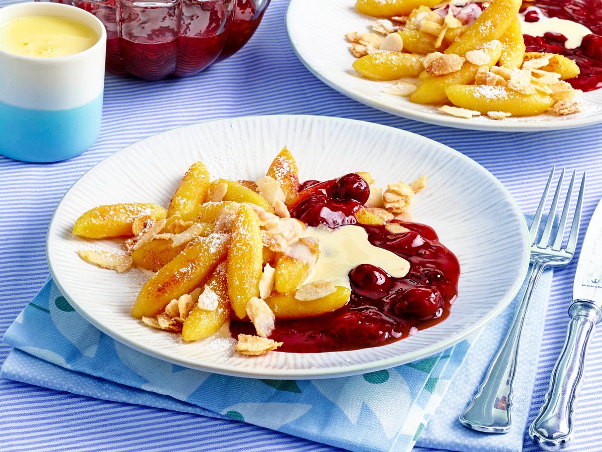 Süße Schupfnudeln  mit Kirschen Rezept