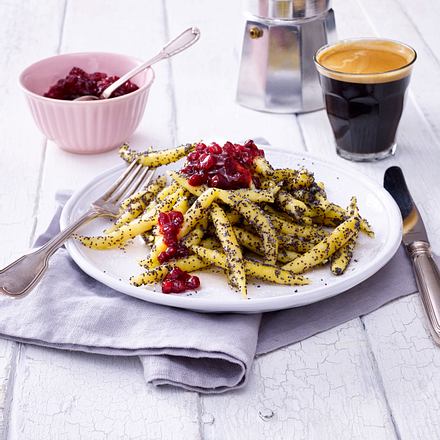 Süße Schupfnudeln mit Mohnbutter Rezept Süße Schupfnudeln mit Mohnbutter Rezept