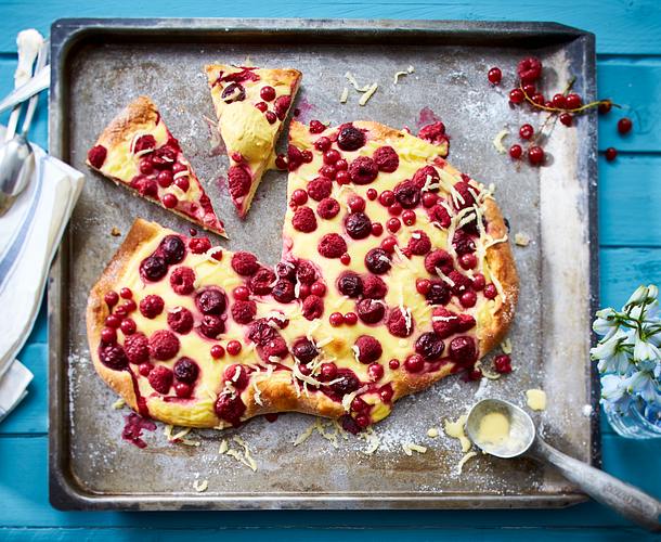 Süße Sommerpizza mit Obst Rezept
