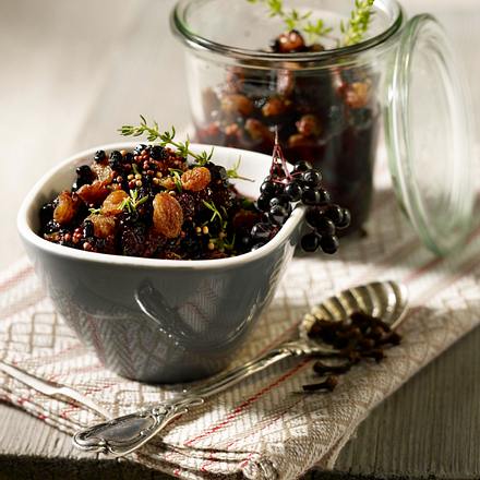 Süßes Holunder-Chutney mit Rosinen Senfkörnern und Nelken Rezept Süßes Holunder-Chutney mit Rosinen Senfkörnern und Nelken Rezept