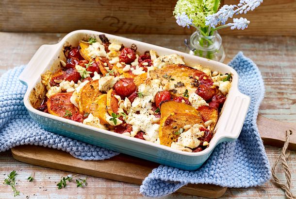 Süßkartoffel-Auflauf mit Feta und Pinienkernen Rezept Süßkartoffel-Auflauf mit Feta und Pinienkernen Rezept