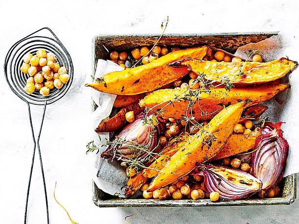 Süßkartoffel-Kichererbsen-Blech Rezept Süßkartoffel-Kichererbsen-Blech Rezept