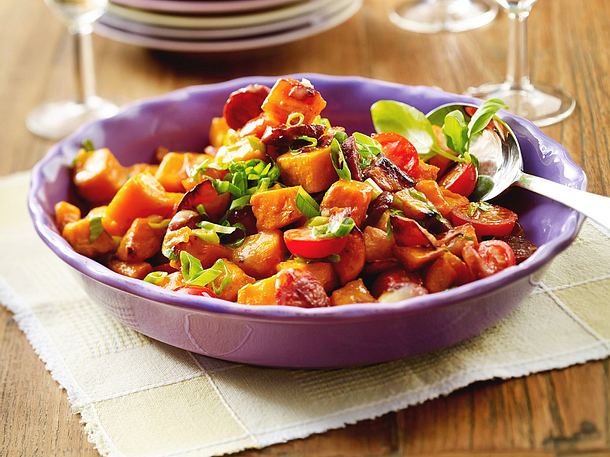 Süßkartoffel-Salat mit Chorizo und Tomaten Rezept | LECKER