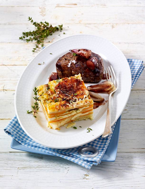 Süßkartoffel-Sellerie-Gratin mit Filetsteak Rezept | LECKER