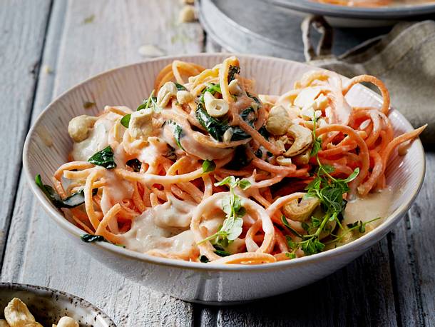 Süßkartoffel-Spaghetti mit Cashewsoße Rezept Süßkartoffel-Spaghetti mit Cashewsoße Rezept