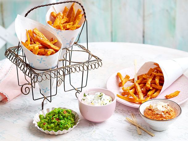 Süßkartoffelpommes mit drei Dips Rezept Süßkartoffelpommes mit drei Dips Rezept