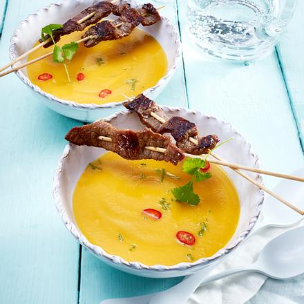 Süßkartoffelsuppe mit gebratenen Saté-Spießen Rezept