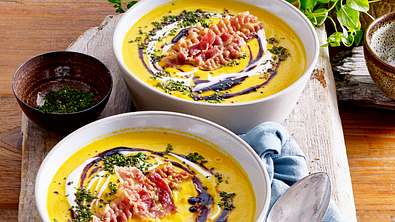 Möhren-Süßkartoffel-Suppe mit Bacon - Foto: LECKER @ Bauer Media Group