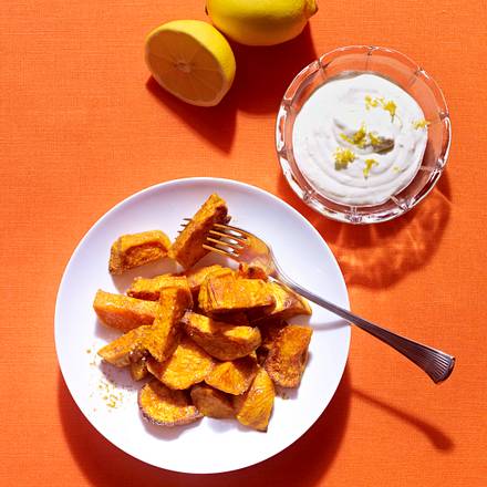 Süßkartoffelwedges mit Zitronen-Crème fraîche Rezept Süßkartoffelwedges mit Zitronen-Crème fraîche Rezept